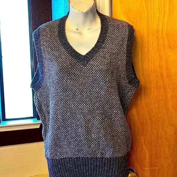 V-neck Wool Vest - Picture 1 of 5